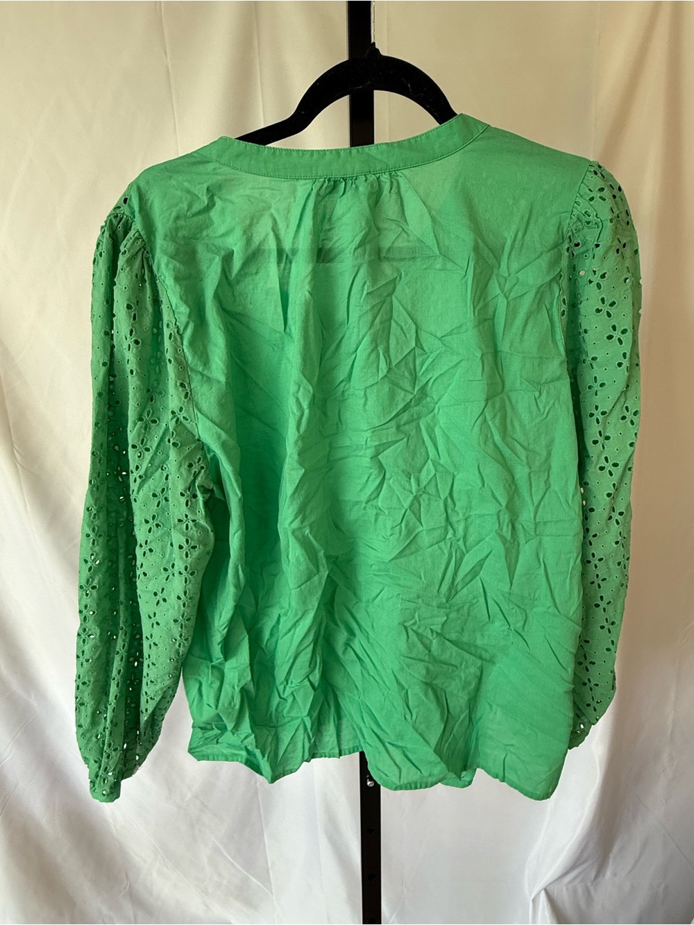 J.Crew NWT Women’s XL green Longsleeve Eyelet Button down Shirt - Picture 2 of 3